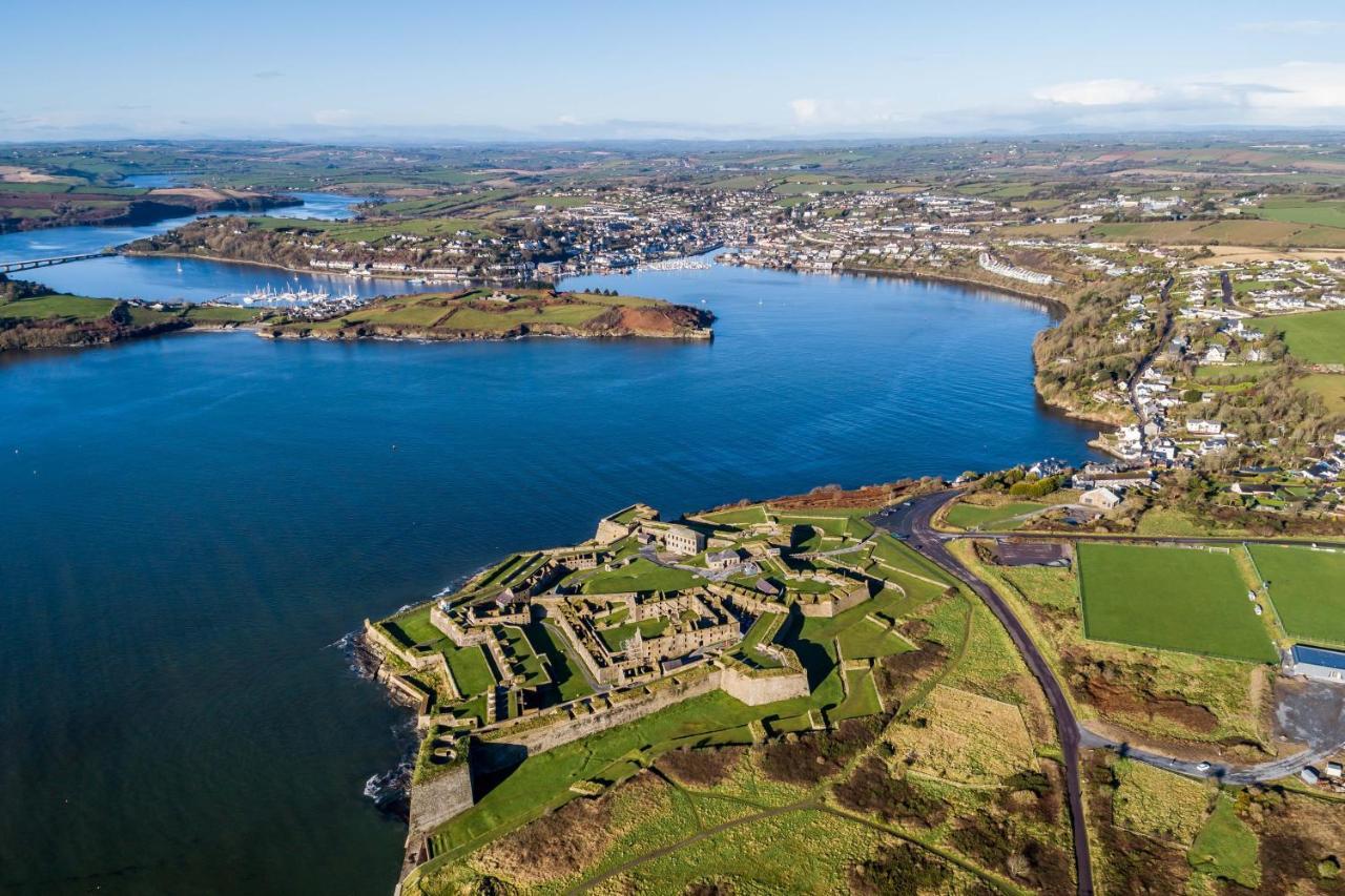Ardkilly Ridge, Town,sleeps 8 Holiday home Kinsale