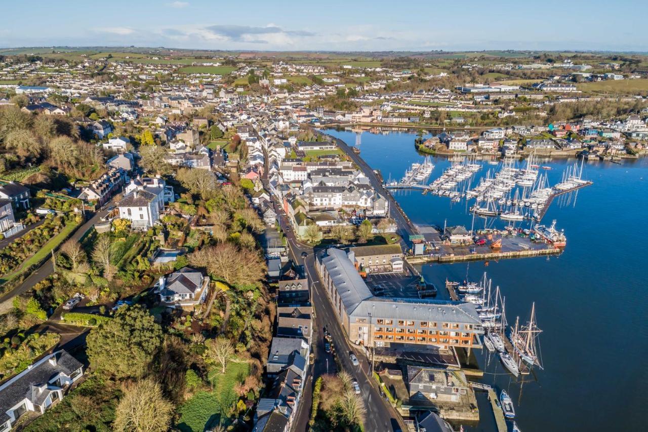 Ardkilly Ridge, Town,sleeps 8 Holiday home Kinsale
